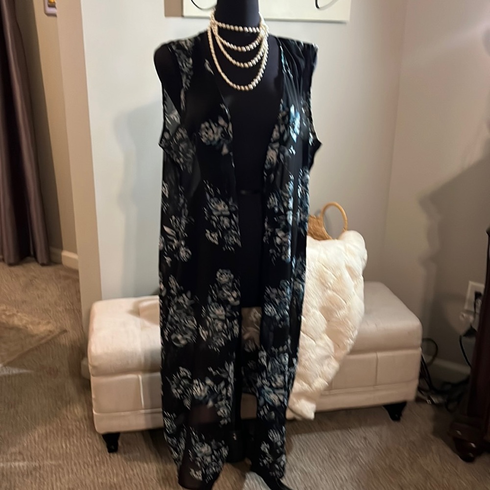 Sleeveless duster